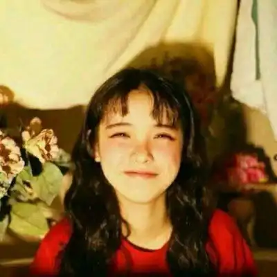 女生头像红色系可爱女生