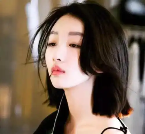 粉红女郎翻拍,周冬雨戚薇本色出演万人迷选角神还原