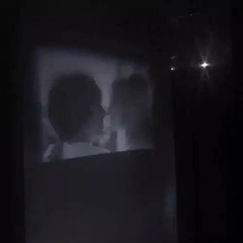 微丧系文案我们相濡以沫在盛世,你却从未许我一场不散的风华