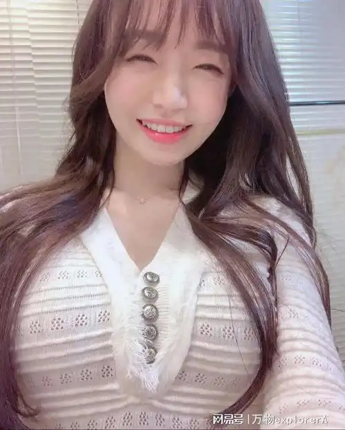 韩国美女来中国,看到我们挖着吃西瓜疑惑中国穷到西瓜这么便宜吗