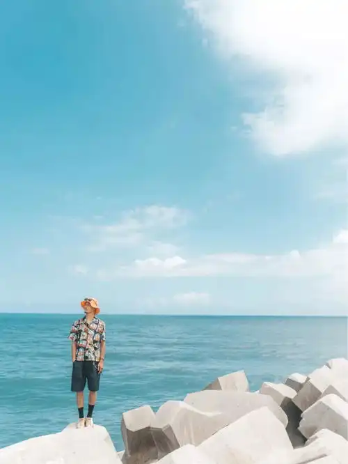 距离三亚0.5h,藏着一座温暖人少的宝藏海边小城,美到王一博都来度假