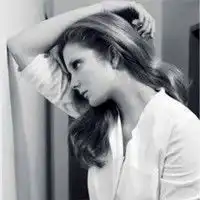 短发美女看海风景图片微信头像图片大全