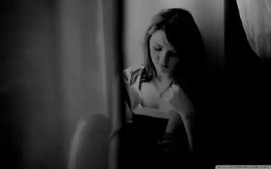 黑白色调唯美美女壁纸