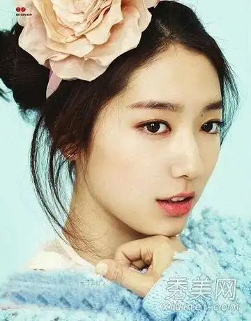 冬季发型时尚而美丽,气质温柔而女性化