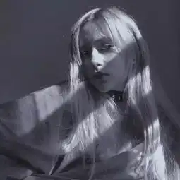 爱情没有强弱之分,两个人应该是平等的灵魂