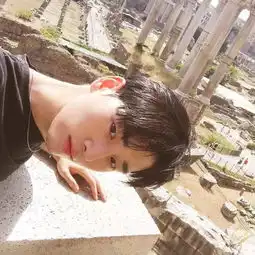 帮男友按下关注10位ins上的韩国型男模特儿