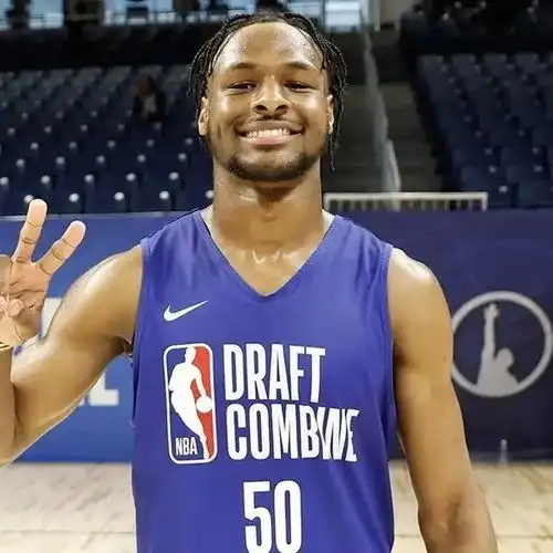 nba一夜动态湖人签约布朗尼库里送别克莱李凯尔加盟勇士