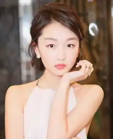 周冬雨90后花旦小生,哭戏精湛,却说是演员都会的