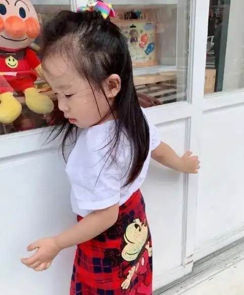伊能静晒女儿米粒近照,网友眼神却亮了52岁身材管理不输年轻人