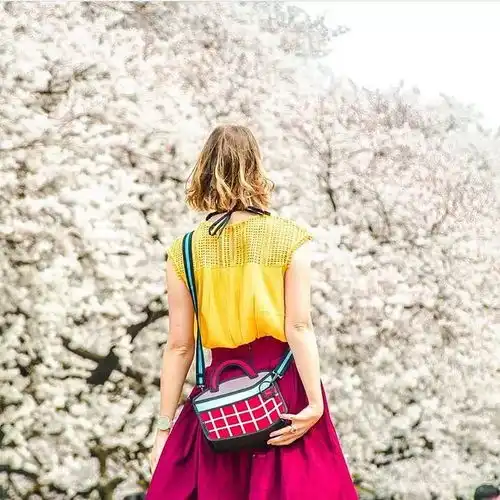 为了少女感,现在都流行抢儿童的服装穿啦