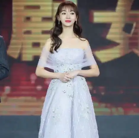 她被称为佛系女星,一年就拍两部戏,却无人说她耍大牌