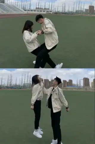 情侣错位弱爆了,最近火了草坪仙拍照,情敌偷偷想咔嚓