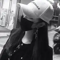 带帽子头像戴帽子酷酷的女生好看头像