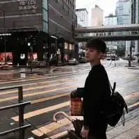 忧郁系帅气的男生头像生活照给生命一个微笑去面对人生