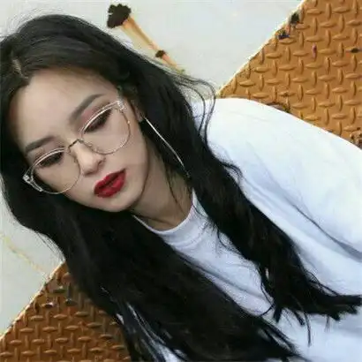 个性女生头像,有几张在海边的还有一张抱猫的