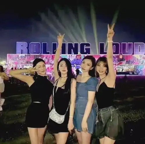 张雨绮现身泰国音乐节,吊带裙尽显火辣身材,回归御姐又美又辣