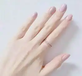 紫色系美甲让你女人味加倍