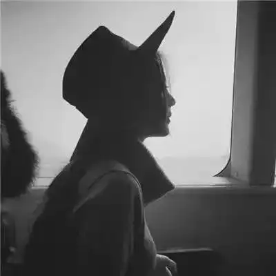 个性伤感说说短句很痛很心碎