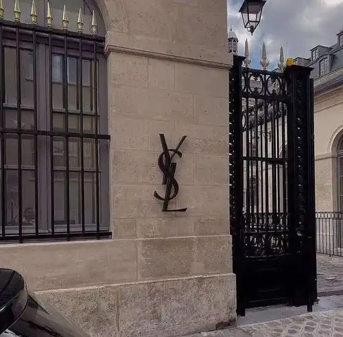 还好大雾四起藏匿难言爱意