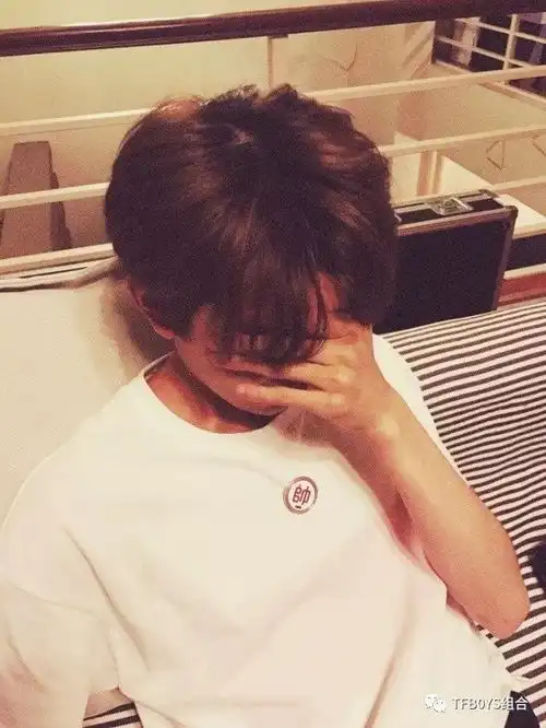 王源蓝色系头像