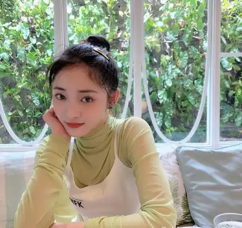 周洁琼泰国私服绿了所有人的眼吊带外穿挺好看,衣品真的提升了