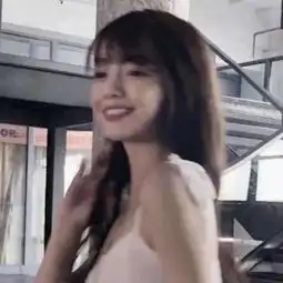 温暖治愈系女生头像笑起来很甜美的女生