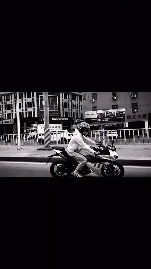 黑系头像男ins文案