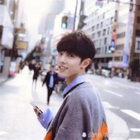 ins唯美小清新阳光男头,与他人分享喜悦的男生