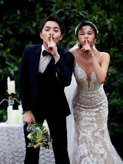 快看快看卡罗琳婚纱摄影11周年店庆遇上双十二双节同庆双礼品双优惠1399元套系只送不卖