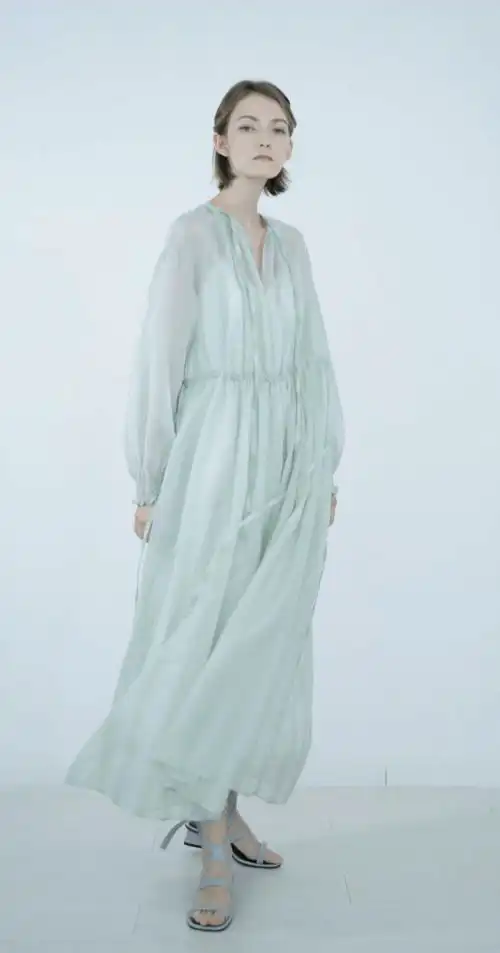 2021春夏女装绿色系深植于自然主题趋势浪漫未来