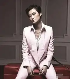 范冰冰李宇春同穿粉色衣服,结果她输的一塌糊涂