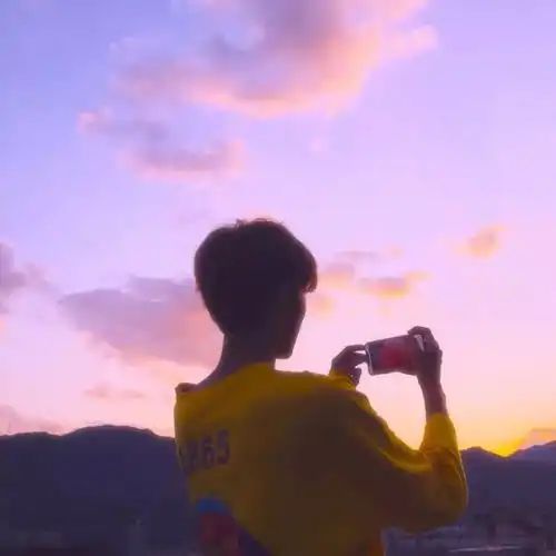 不敢正眼看你,怕每一眼都是表白