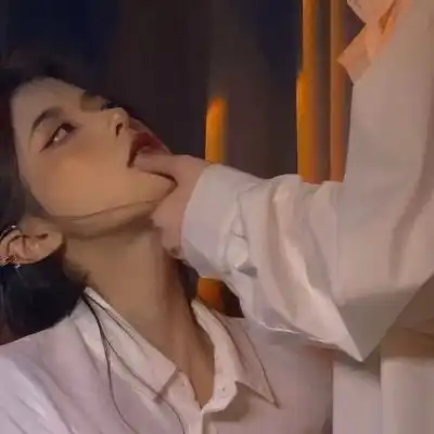 心里没有光的人,怎么也不会快乐情侣头像我要个性网