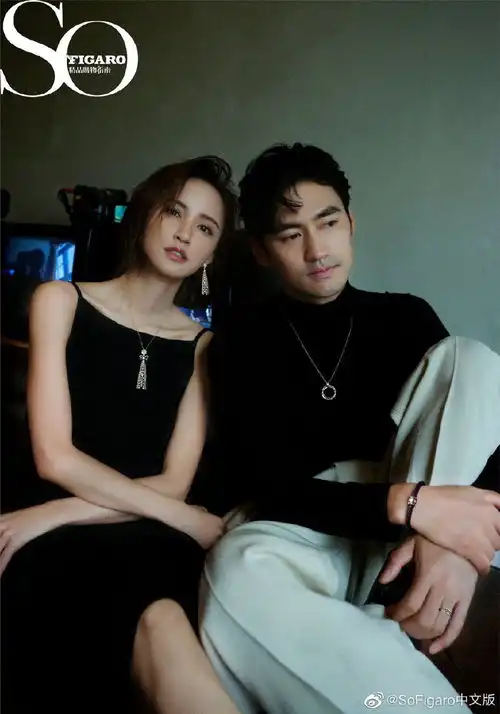 袁弘张歆艺七夕情侣大片黑色系穿搭相互依偎
