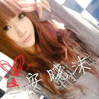 女生披着头发的侧面唯美图片