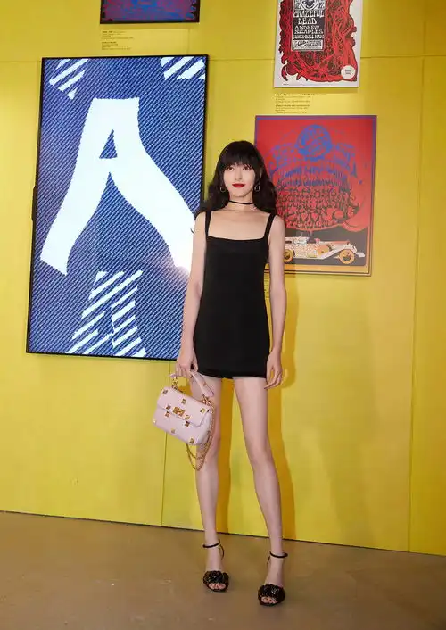 明星聚会比美,唐嫣沈梦辰清爽秀身材,刘雯舒淇彰显女王范