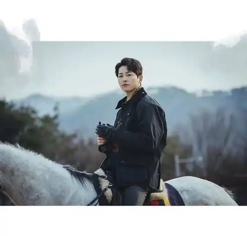 文森佐宋仲基营销翻车,撞脸土味女网红,后者更显年轻紧致