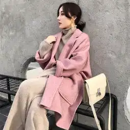 女生可爱粉红系头像大衣