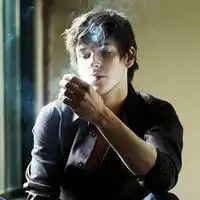 抽烟的样子很有型,很陶罪霸气男生颓废抽烟头像,烟这东西少抽