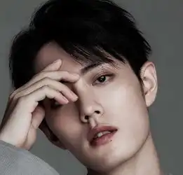 肖战满脸胡渣出镜,像极了油腻大叔,这是同一个人吗