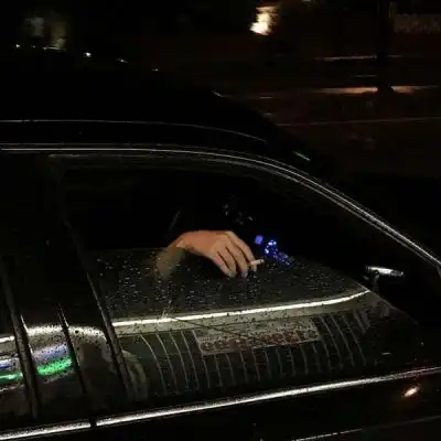 男生黑白灰色头像