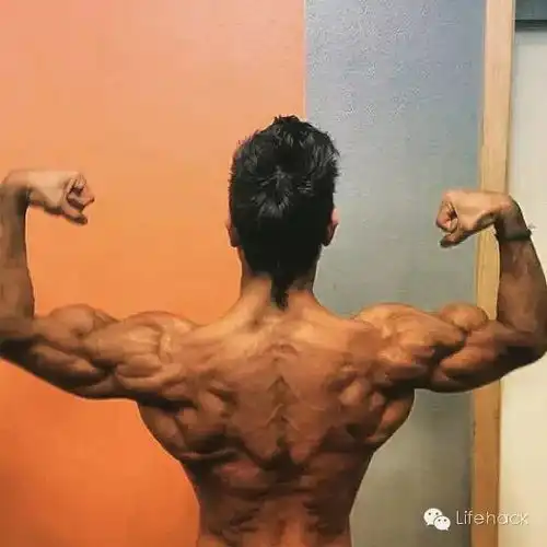 拥有10块腹肌肌肉巨无霸,吓死宝宝了