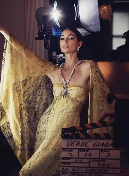 杨杨脖子短,福气浅一招让你秒变天鹅颈,走在路上人人眼红