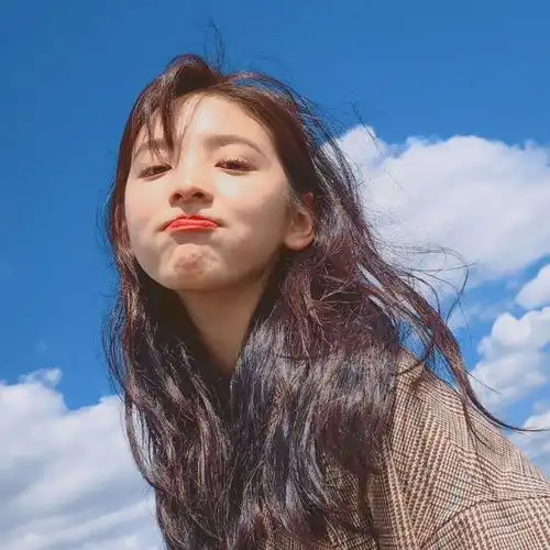 冻龄爸爸走红,接女儿放学被误认成男友,女孩这是我亲爹