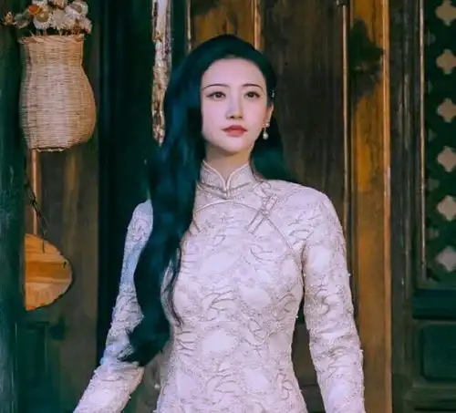 司藤没有任何服装赞助,剧里九成衣服都是造型师自己做的