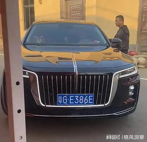 全爸开着全红婵的红旗h9去做保养,车上四个字中国荣耀太耀眼