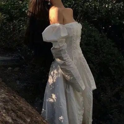 微信头像女生简单大方背影被风抚养成人