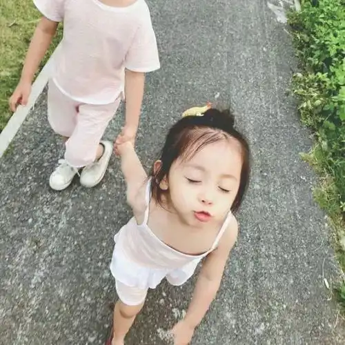 每日头像很想挽手渡余年