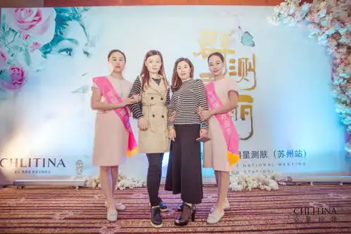 克丽缇娜群测群丽勇敢爱用更美的姿态