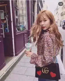 把爱大胆展现出来的gucciprefall系列链条爱心包